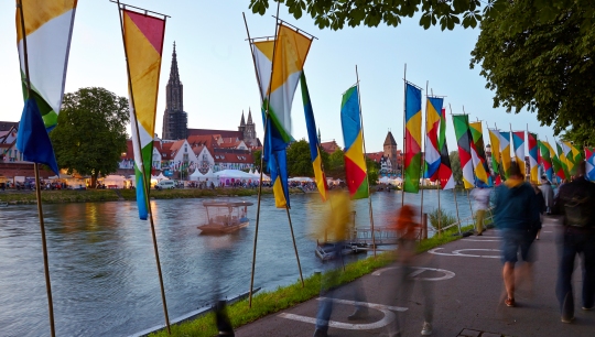 Flaggen des Donaufestes